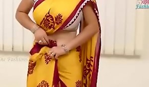 Saree aunty superb boobs